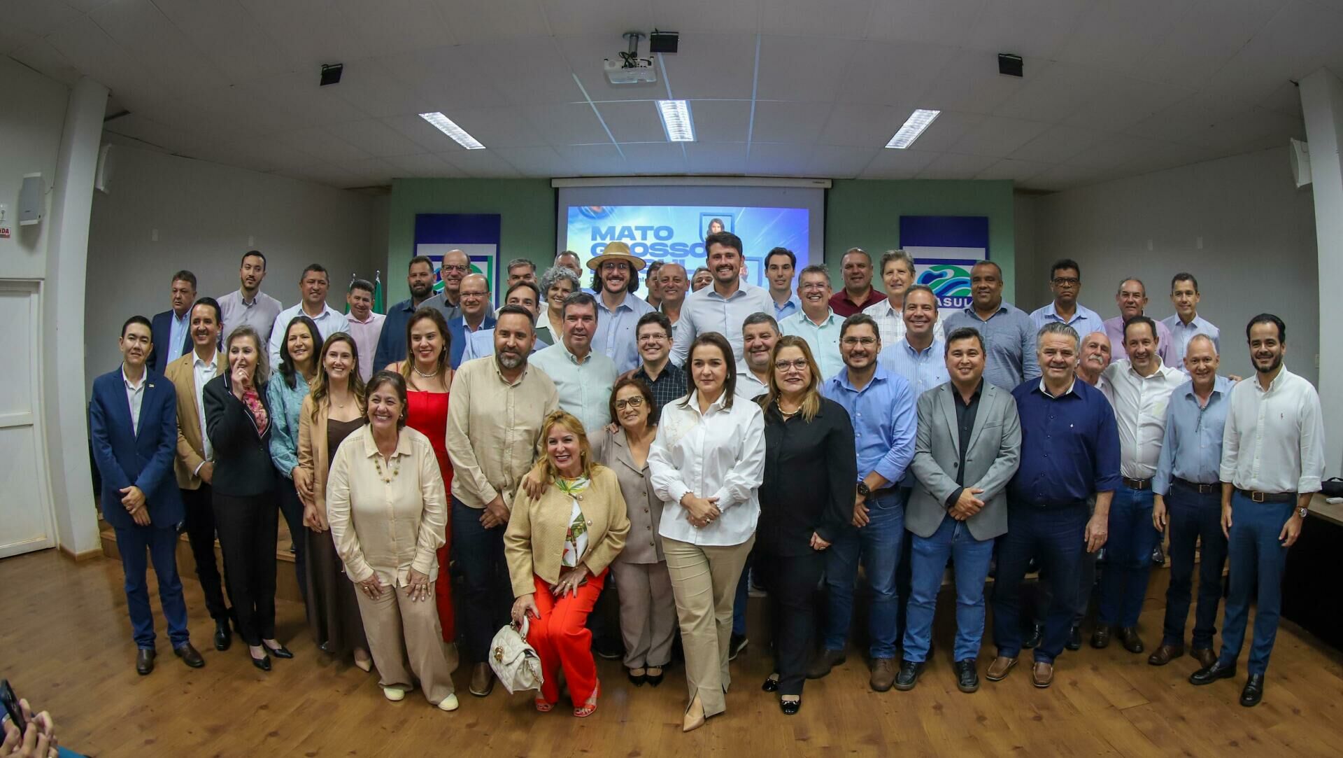 Imagem de compartilhamento para o artigo Prefeito Weliton Guimarães conquista novos investimentos para Alcinópolis em reunião com governador Riedel na Capital da MS Todo dia